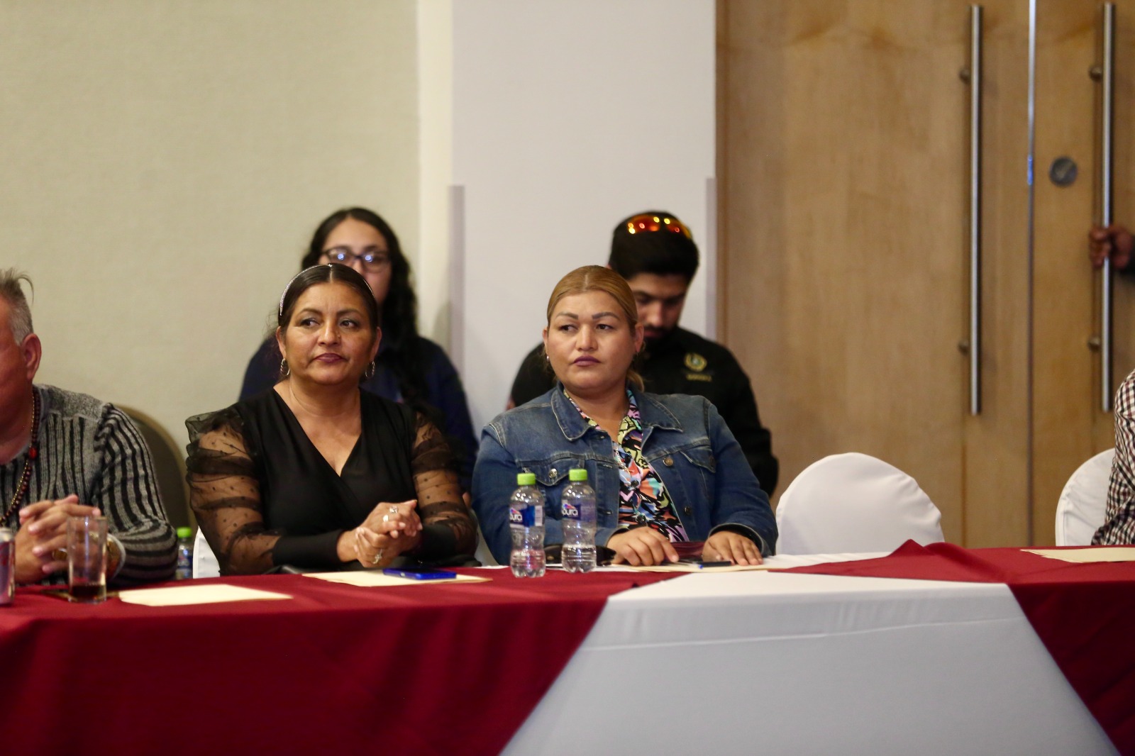 Realiza Sagarhpa mesa de trabajo sobre interacción entre pescadores y tiburones
